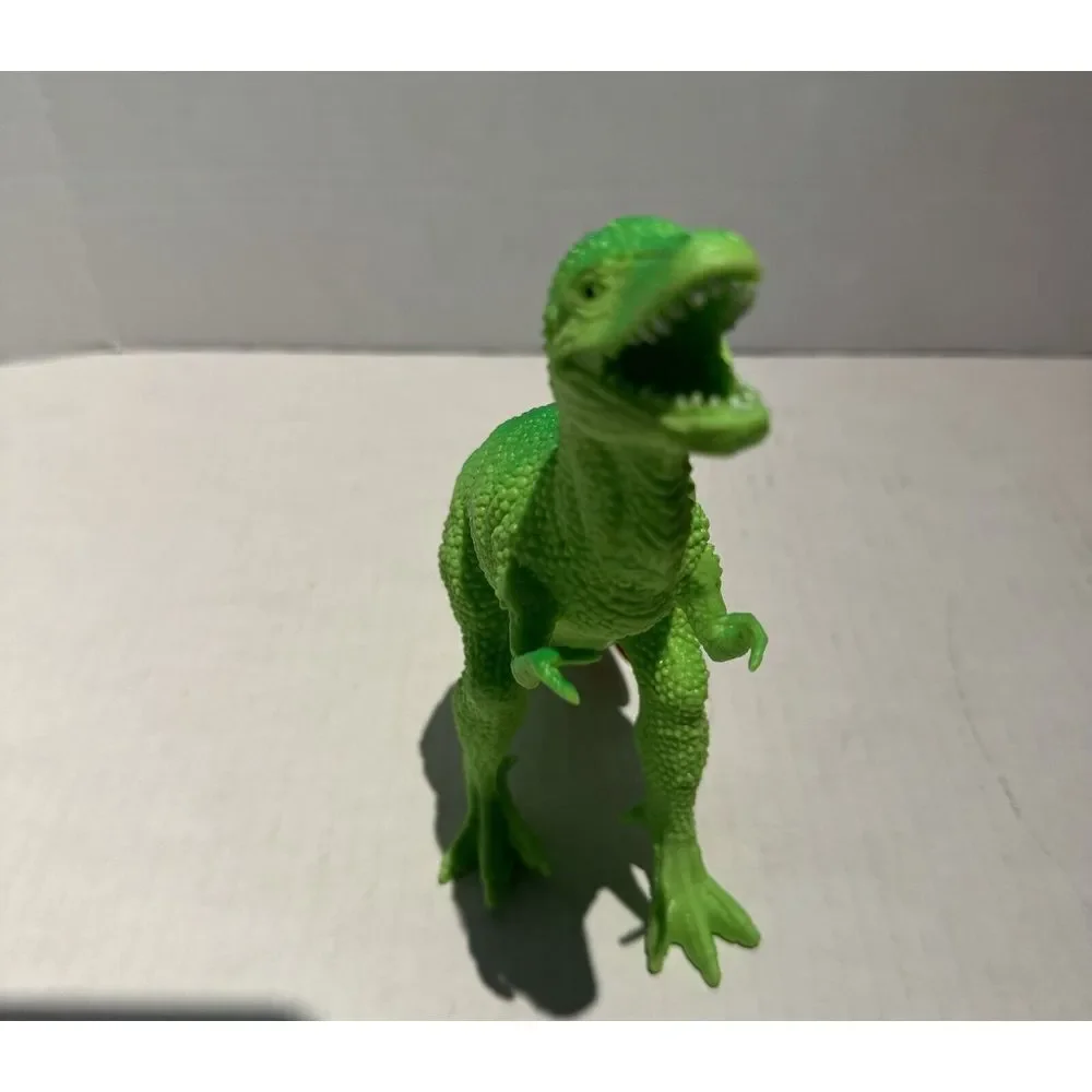 NWT 5 Toy Dinosaurs 1 T-Rex, 1 Brontosaurus 1 Barapasaurus and 2 Pentaceratops.